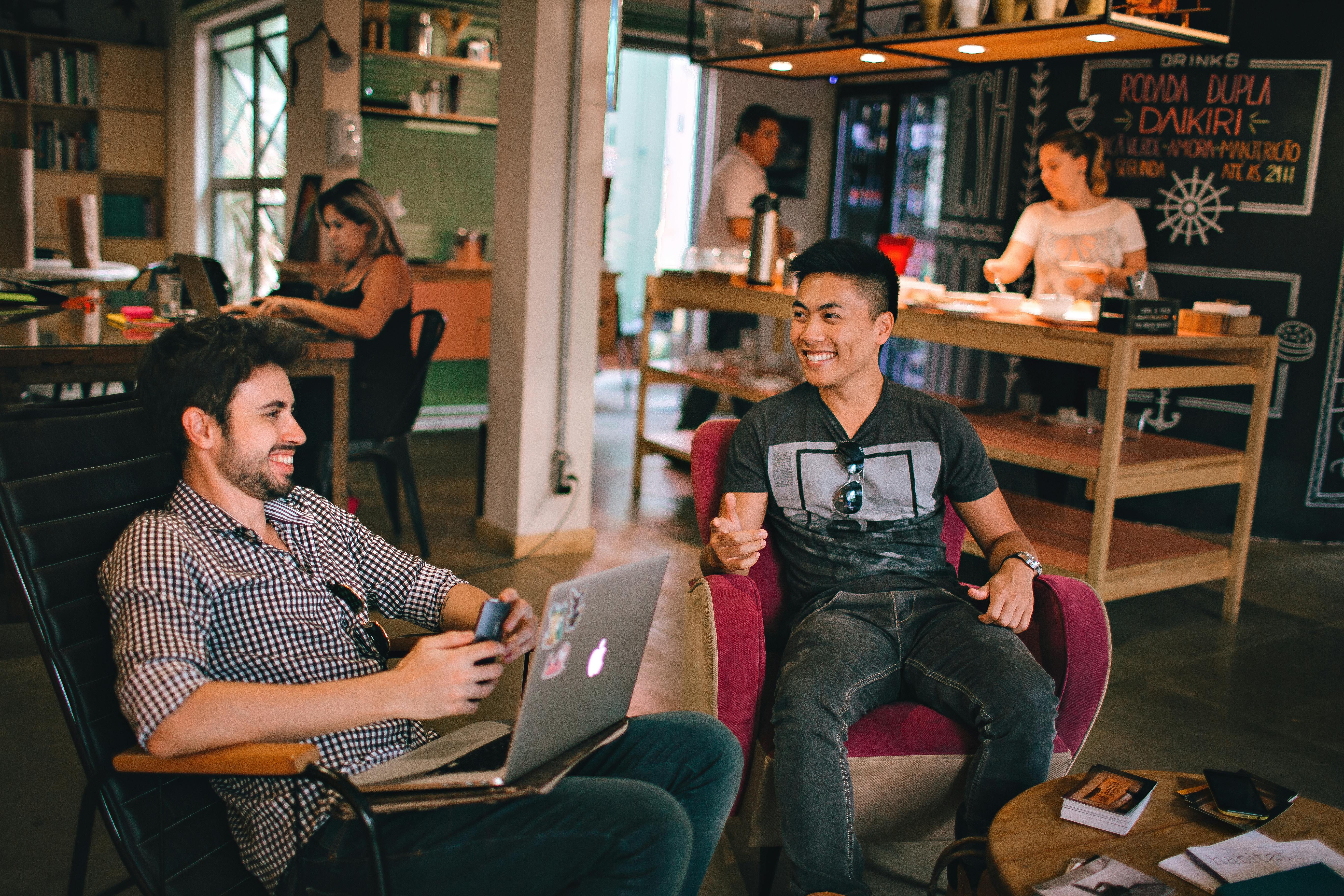 Struggling to Make Connections as a Freelancer? (Try Our Networking Guide)